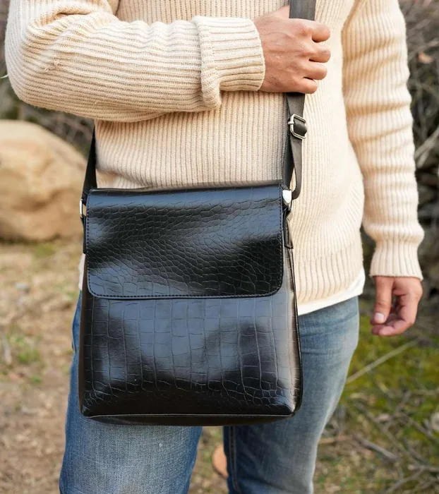 Crossbody Bag: Features, Specifications and Sourcing from India